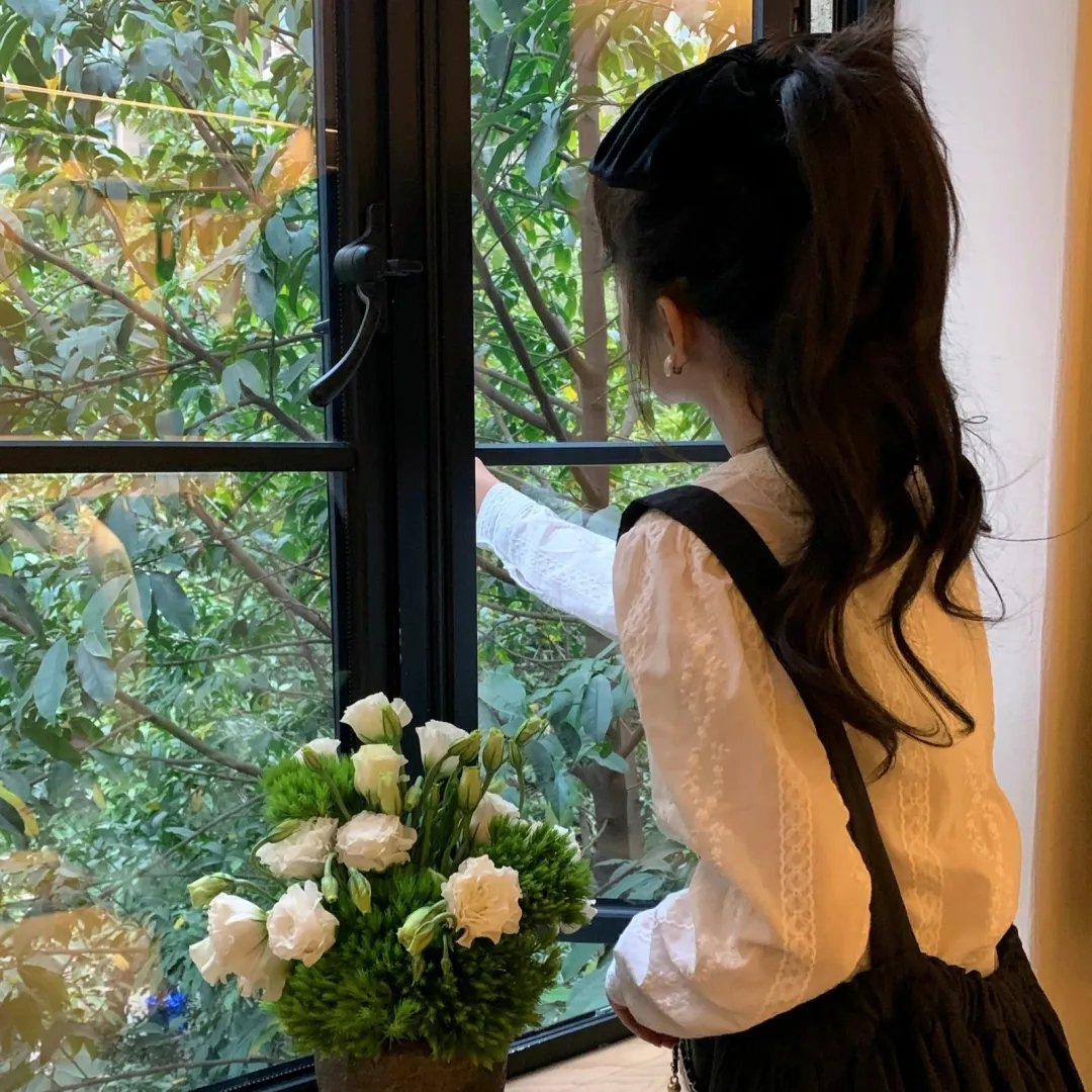 墙里的女人